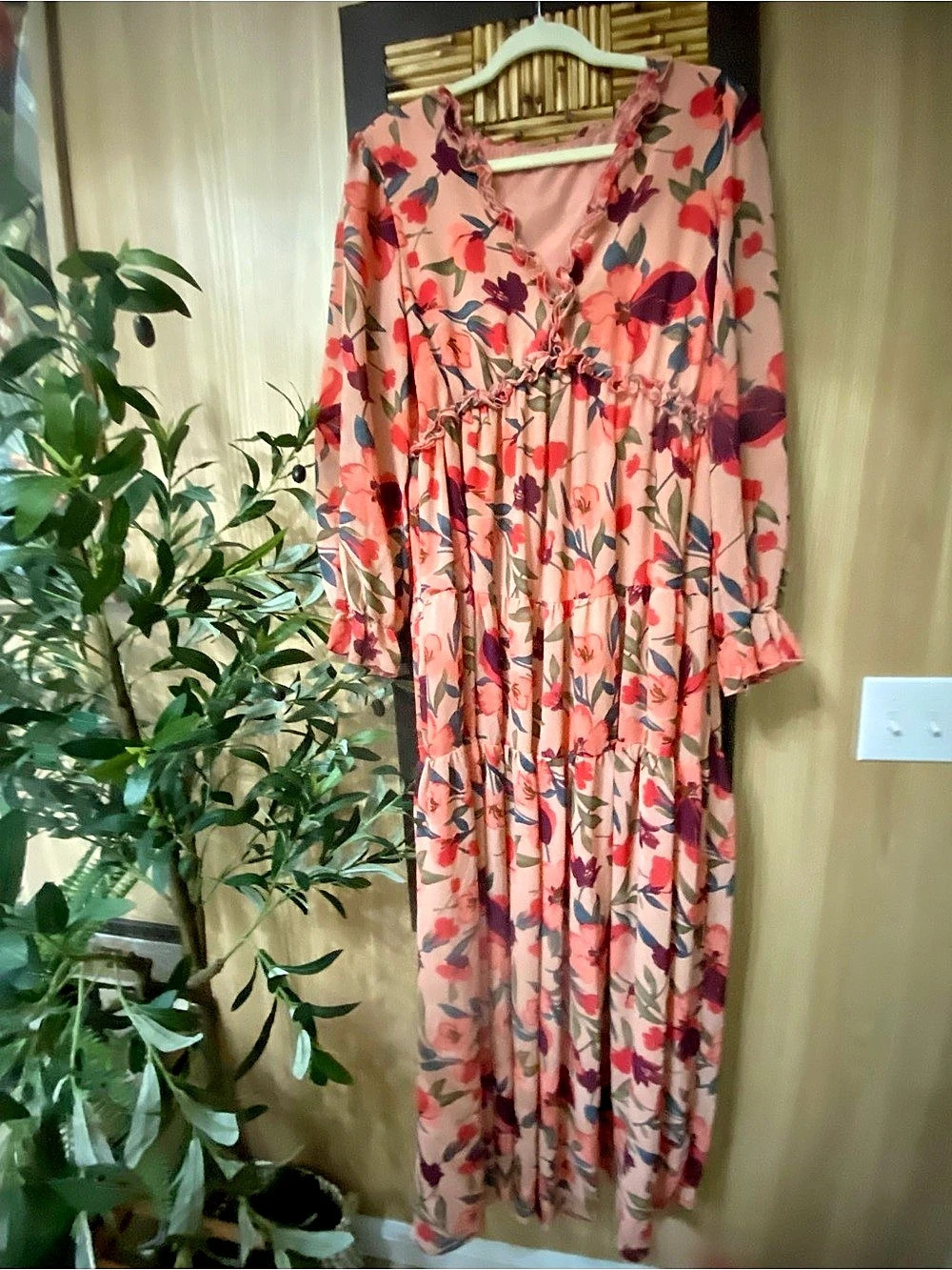 Floral Maxi Dress in Pink & Blue Size Large Like New
